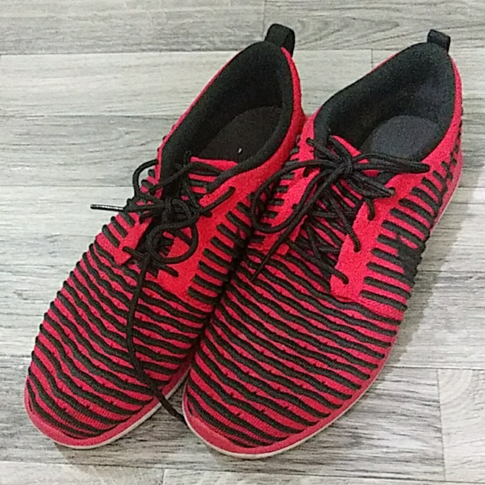 Nike flexible shoe (size 6)